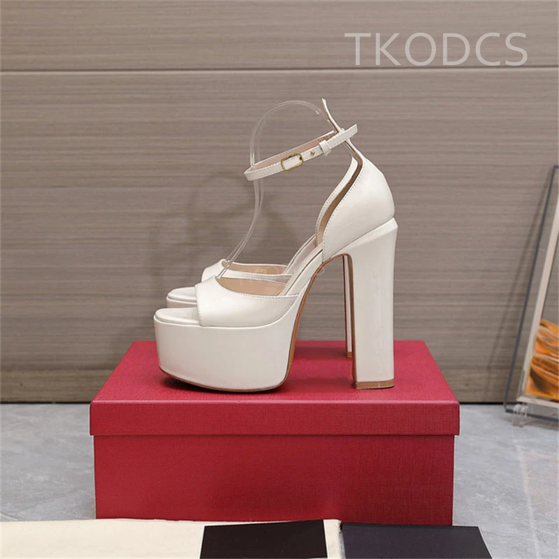 

Сандалии-гладиаторы женские из лакированной кожи на очень высоком каблуке