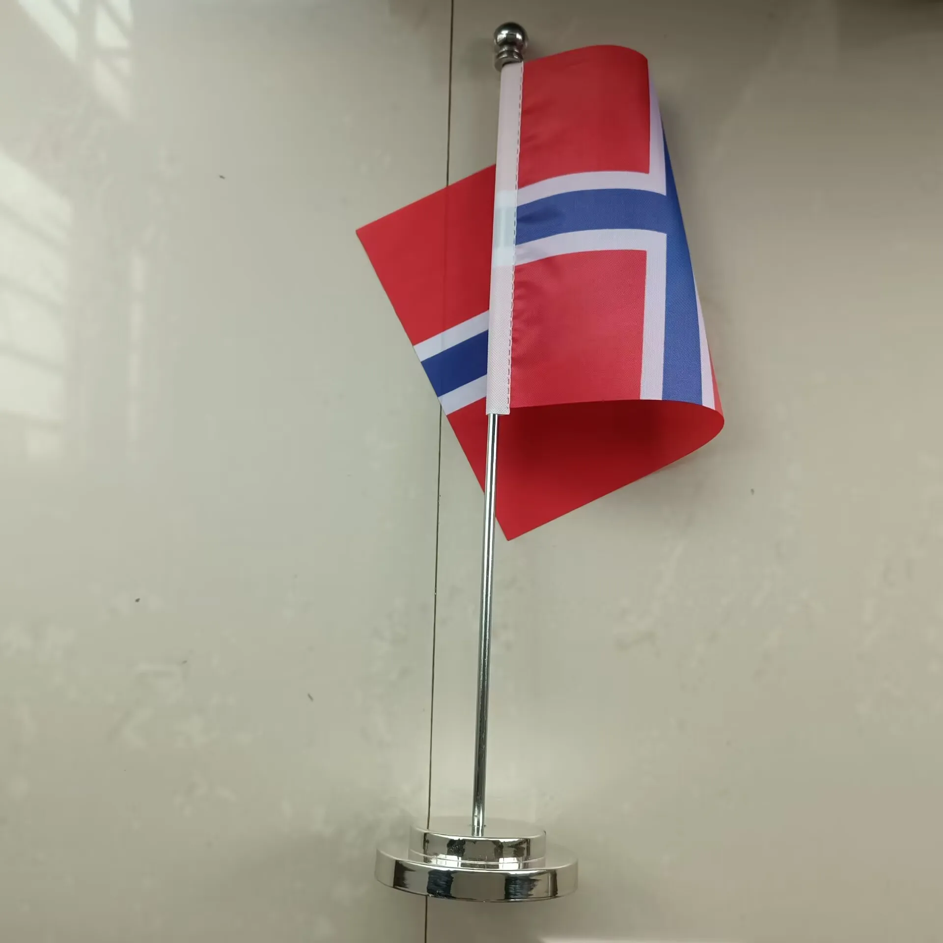 Фото Флаг Норвегии для офисного стола, 14x21 см, полиэстер, Noreg Norge nor, норвежский, национальный №2