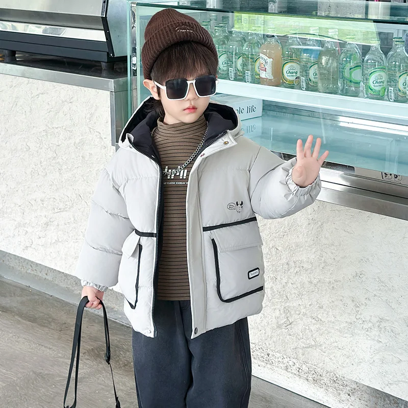 Детская одежда. Пуховик для мальчиков. Одежда на хлопковой подкладке. Верхняя