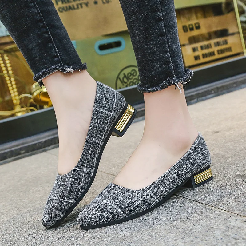 

Women Flat Pump Shoes Summer Fashion Women Pointed Toe Slipper Ladies Slides Luxury Brand Beach Mules Shoes