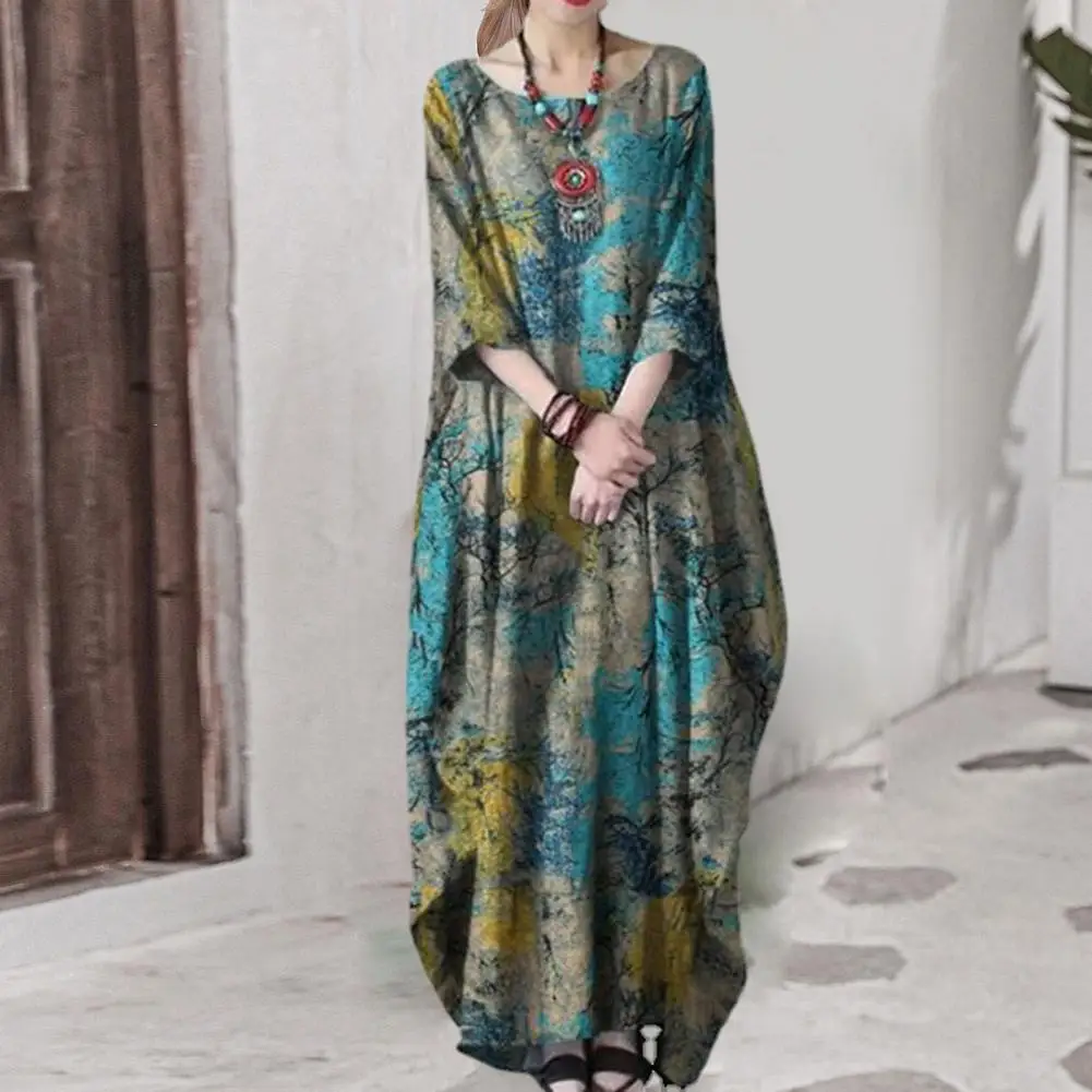 

Женское платье-макси с круглым вырезом, рукавом 3/4 и принтом