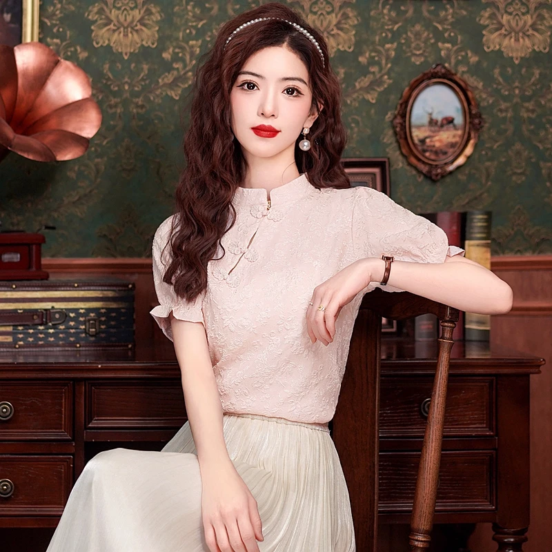 Летняя женская блузка с коротким рукавом и воротником-стойкой приталенная