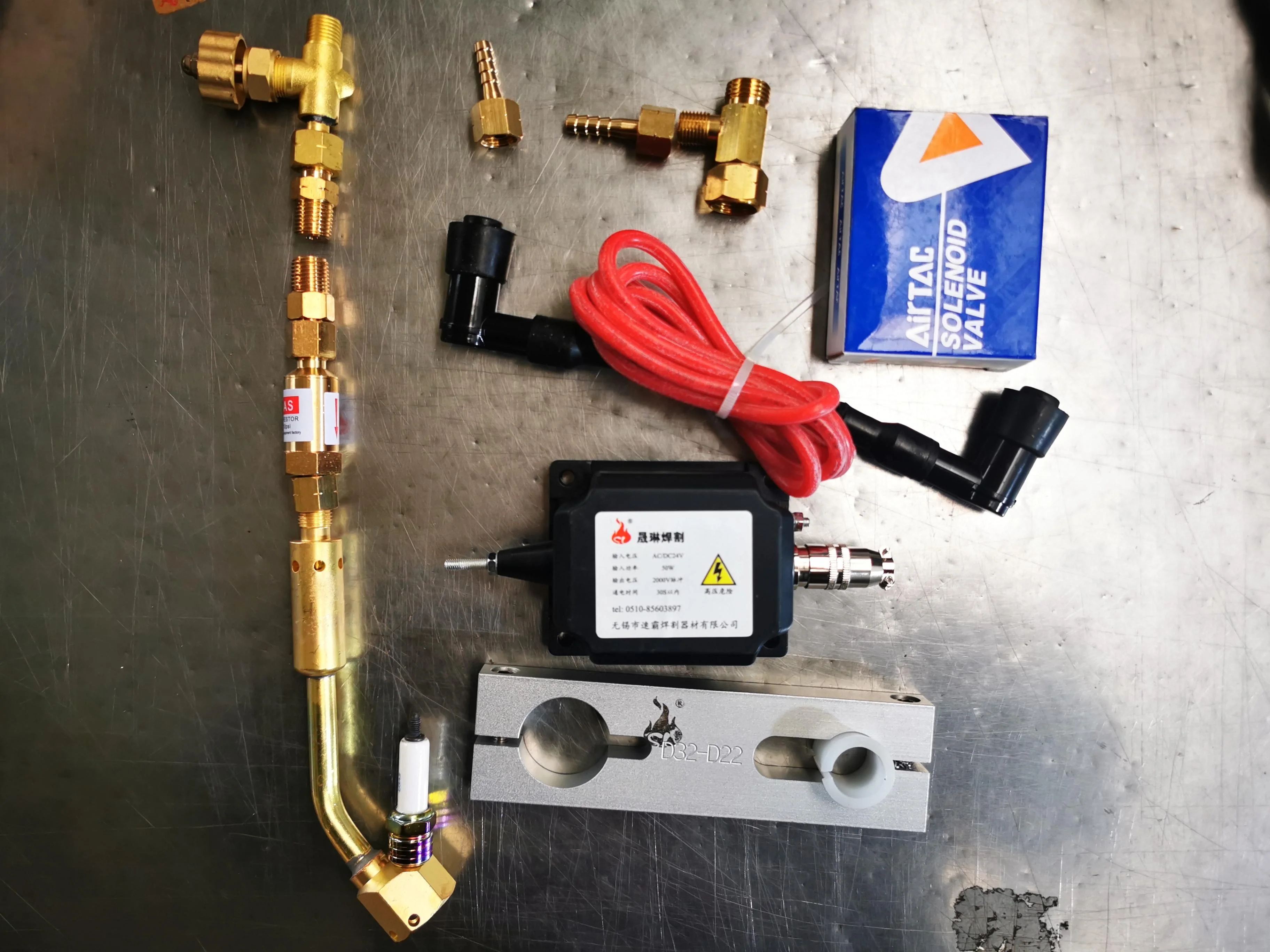 

Автоматический воспламенитель переменного/постоянного тока 24 В для станка пламенной резки с ЧПУ, резак Longmen, воспламенитель 14-40 В, защита от обратного огня, подходит для любого газа