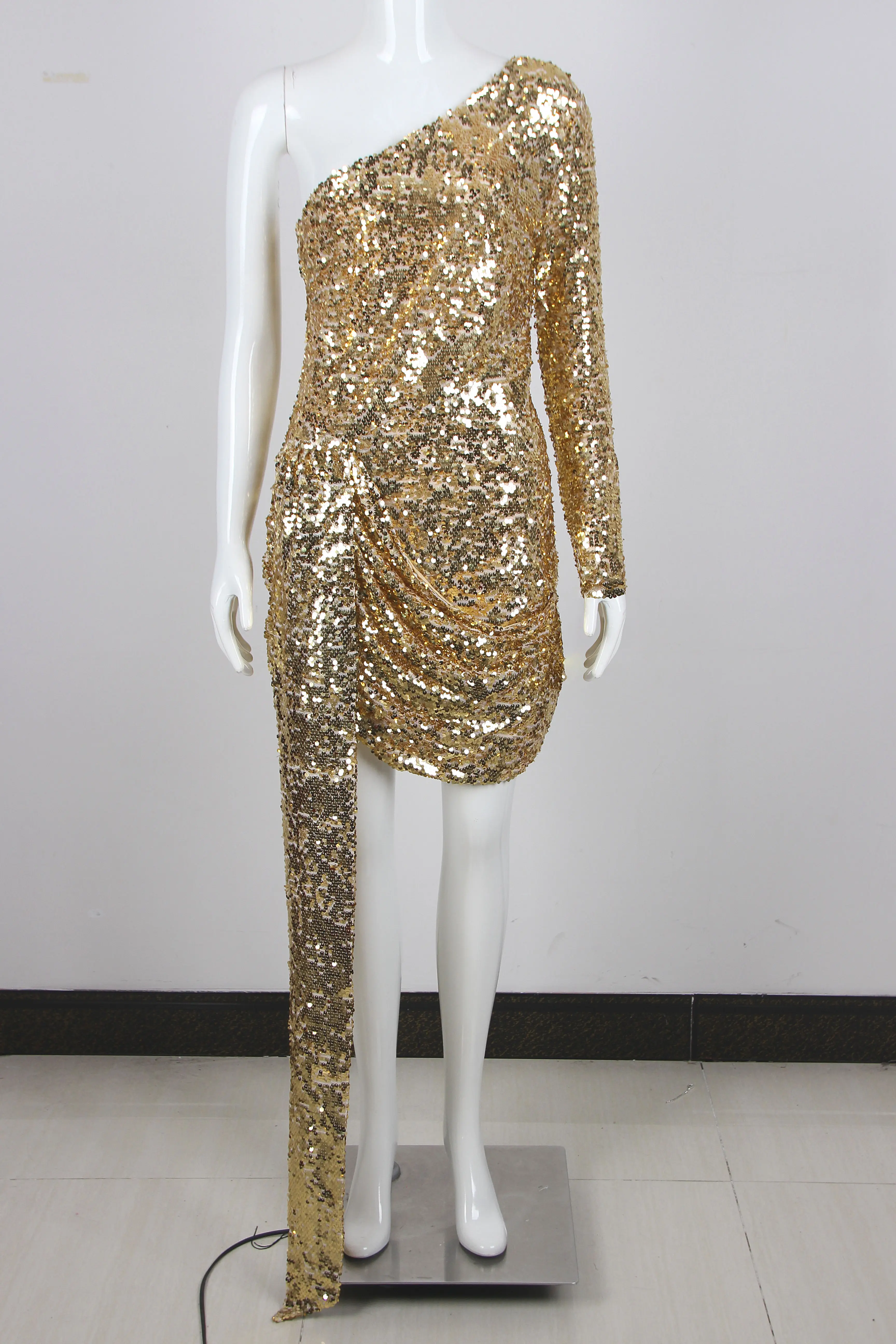 

The New Summer Golden Color Celebrate Birthday Party Dress Women Sexy Skew Collar One-shoulder Mini Dress Sparkling Squins
