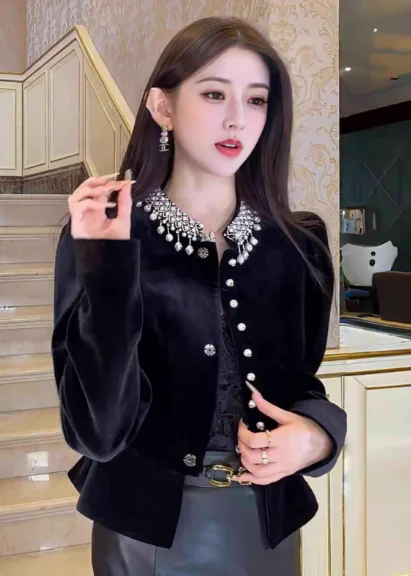 Черная бархатная куртка премиум-класса с объемными рукавами и бусинами женская