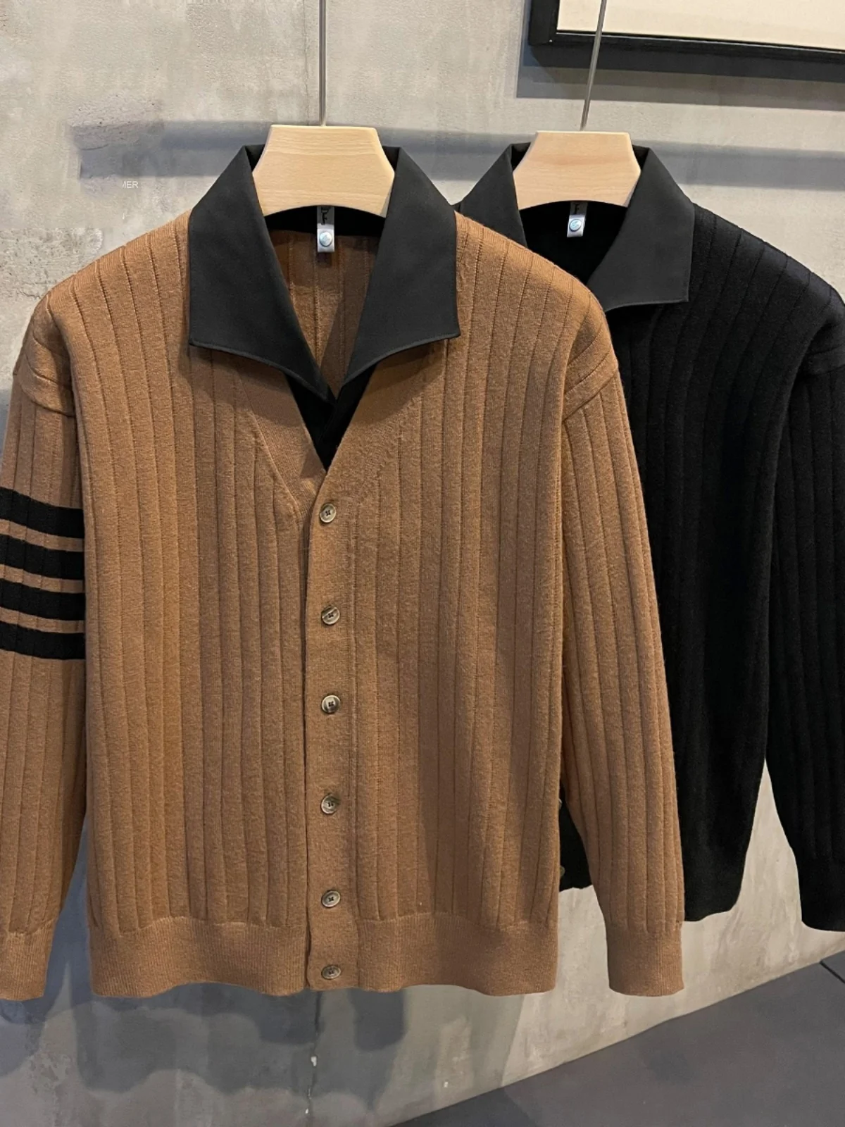 Высококачественный легкий роскошный лоскутный свитер из двух частей с лацканами