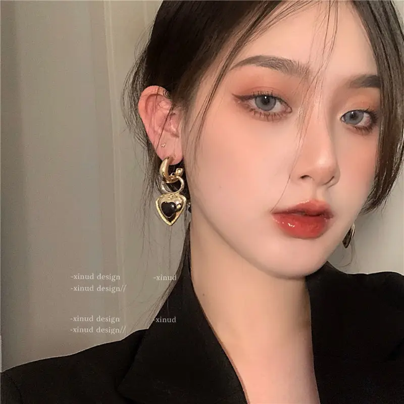 

Super Cool European&American Style Golden Peach Heart Earrings for Women 2022 New Retro Temperament Niche Design Earrings Gifts
