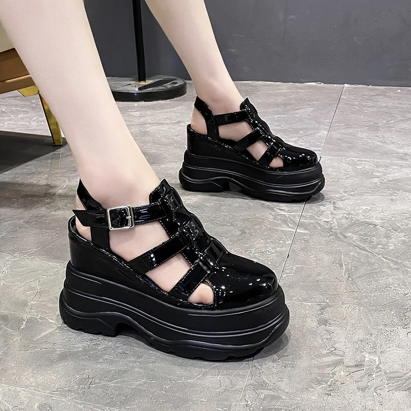 Женские сандалии-гладиаторы на толстой подошве удобные босоножки в римском