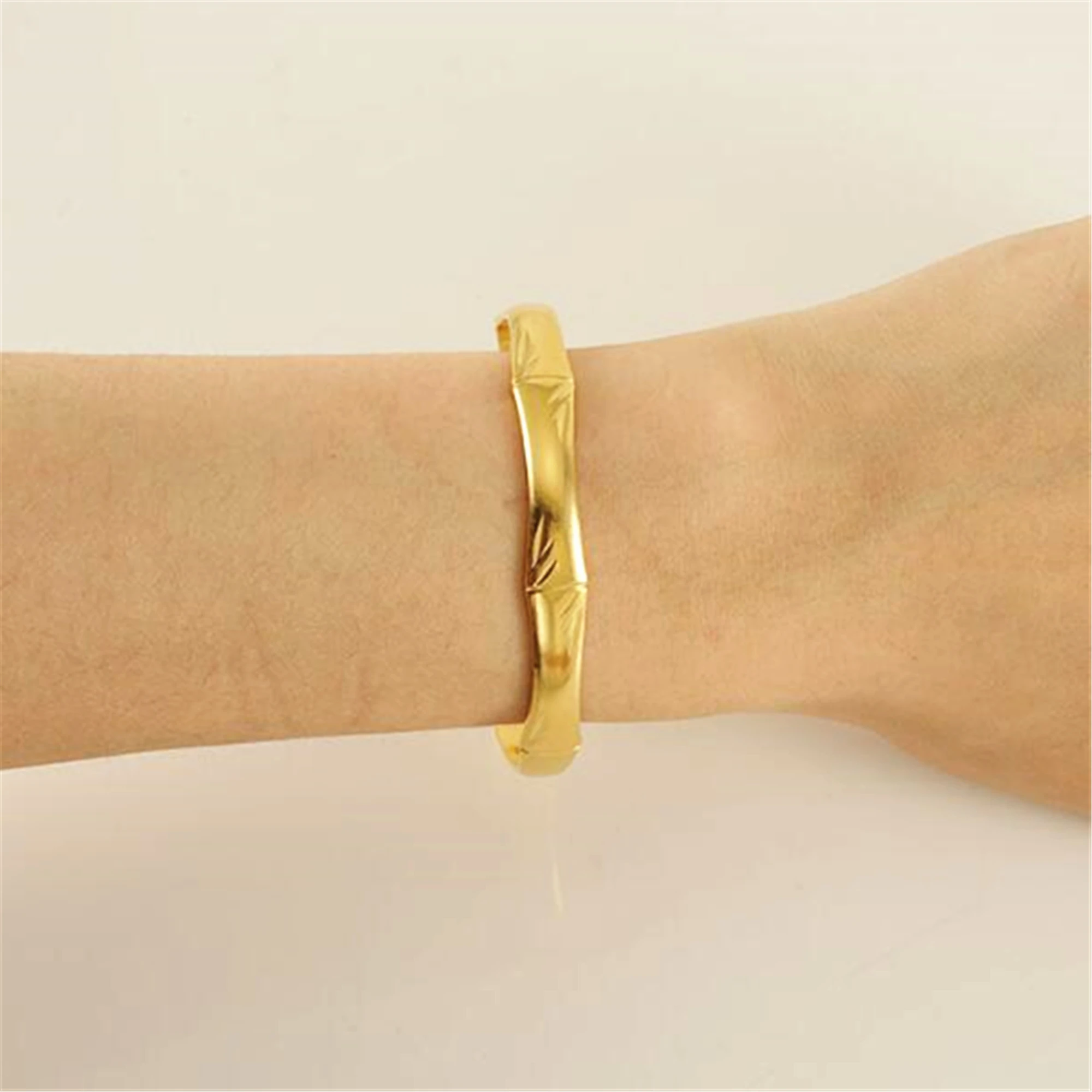 

Женский Браслет-манжета из нержавеющей стали уникального дизайна: Регулируемый Открытый браслет золотистого цвета 18 карат из титана