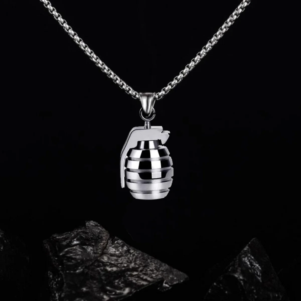 

Personalized men's grenade Fashion necklace Vintage punk style men's pendant foreign trade Wholesale 1$ free postage luxury jewe