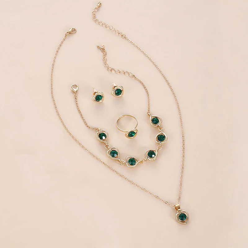 Комплект из колье серёг и браслета в форме сердца