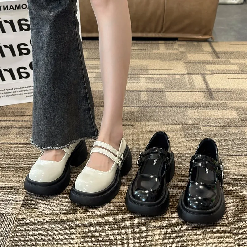 

Белые кроссовки, женские лоферы, обувь с круглым носком, оксфорды с закрытым носком, в британском стиле, клоги, женская обувь на платформе, Летние слипоны