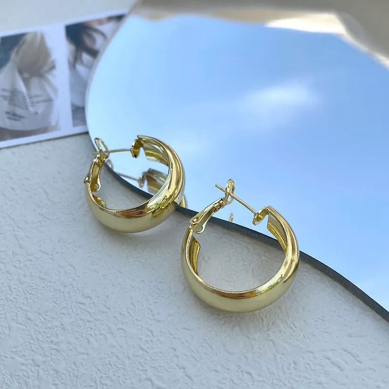 

U-Magical Temperament Circle Geometric C Shape Hoop Earring for Women Minimalist Gold Metallic Earring Jewelry Pendientes