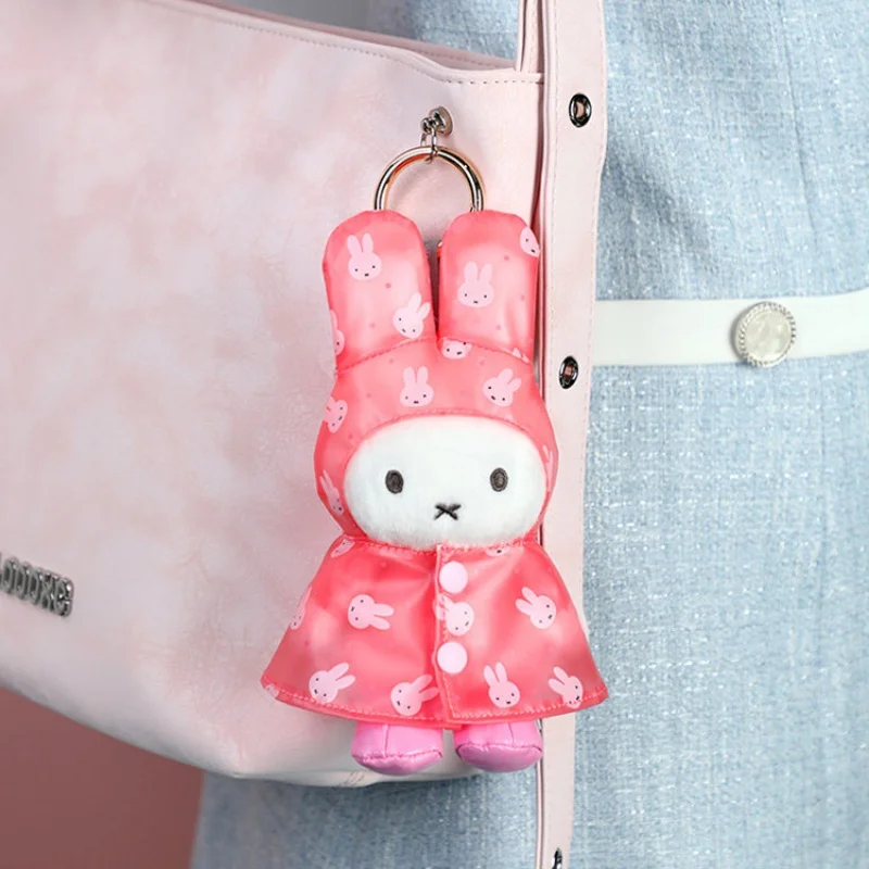 Фото Оригинальный плюшевый брелок Vipo Miffy из серии «Дождевик», милый плюшевый кукольный брелок-сюрприз, подвеска для сумки, рюкзака, автомобильных ключей, украшение для телефона №5