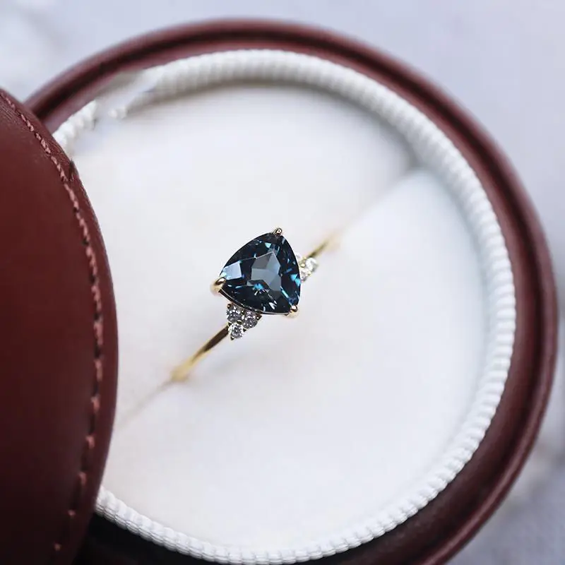 [Festival] Natural London Blue Dark Topaz Triangle Shining Zircon Ring S925 Silver Fashion |