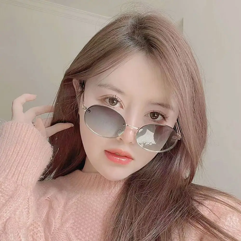 Солнцезащитные очки в овальной оправе стиле ретро