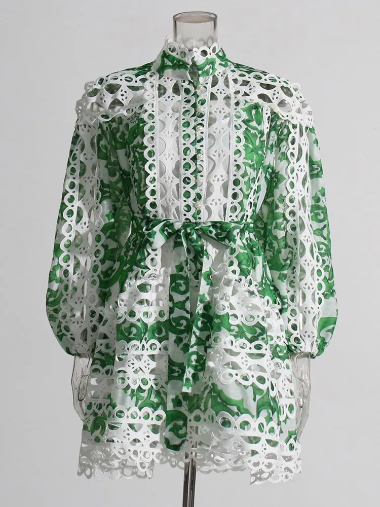 Женское ажурное мини-платье TWOTWINSTYLE белое с отложным воротником длинными