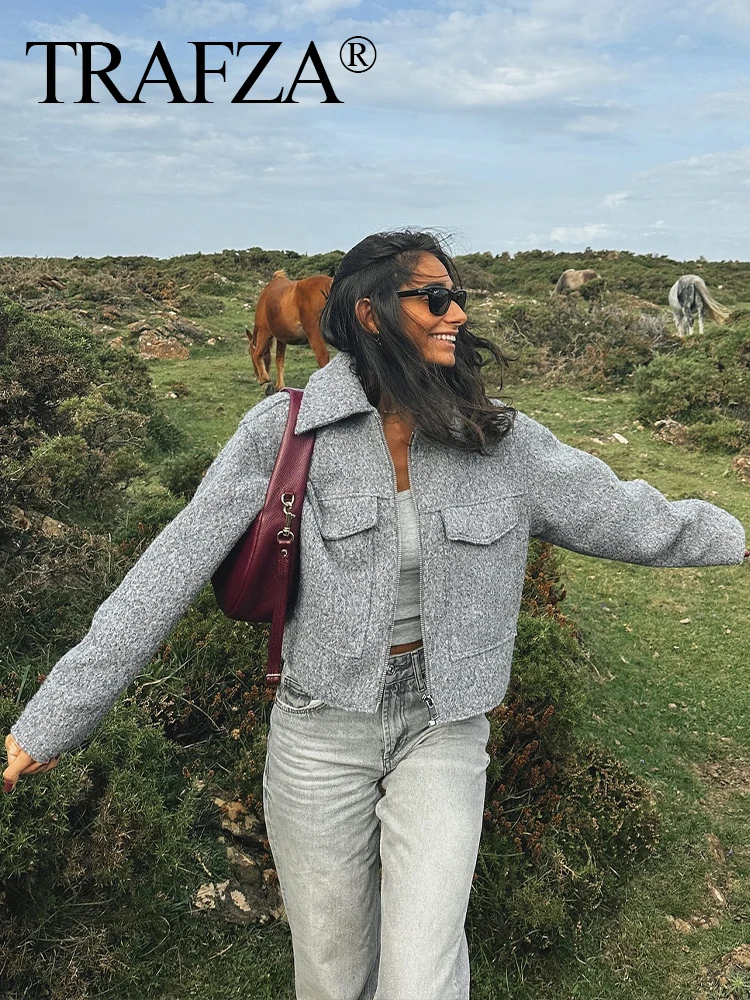 

Куртка женская короткая Осенняя на молнии с карманами и длинным рукавом