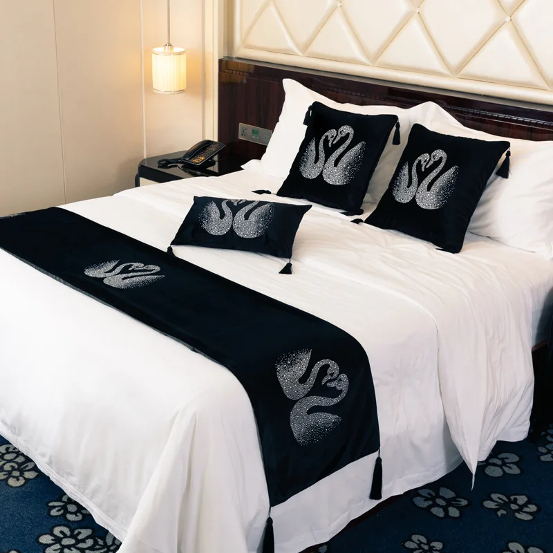 

European Classics Velvet Ironing Diamonds Swan Black Bed Runners Light Luxury Style home Decor Simple Hotel Bedding Cover Towel