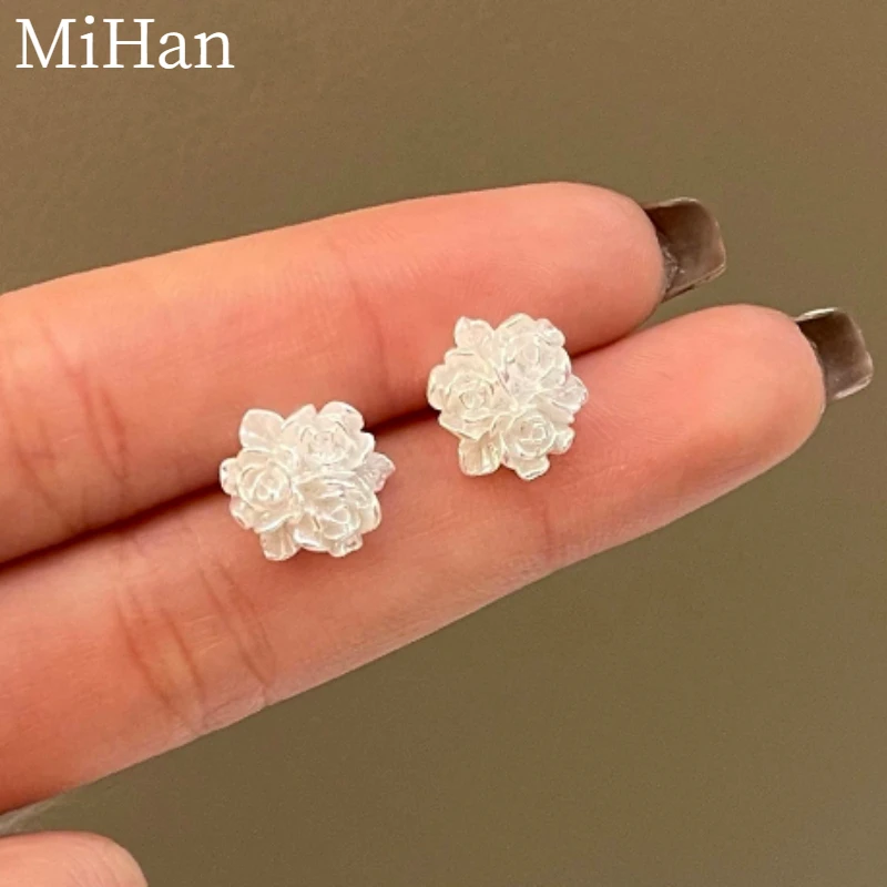 

Mihan 925 Silver Needle Women Jewelry White Resin Earrings Pretty Design Sweet Flower Stud Earrings For Girl Lady Gift Wholesale