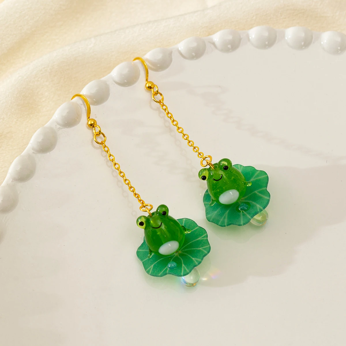 Стеклянные серьги-подвески в виде лягушки и цветочных лепестков
