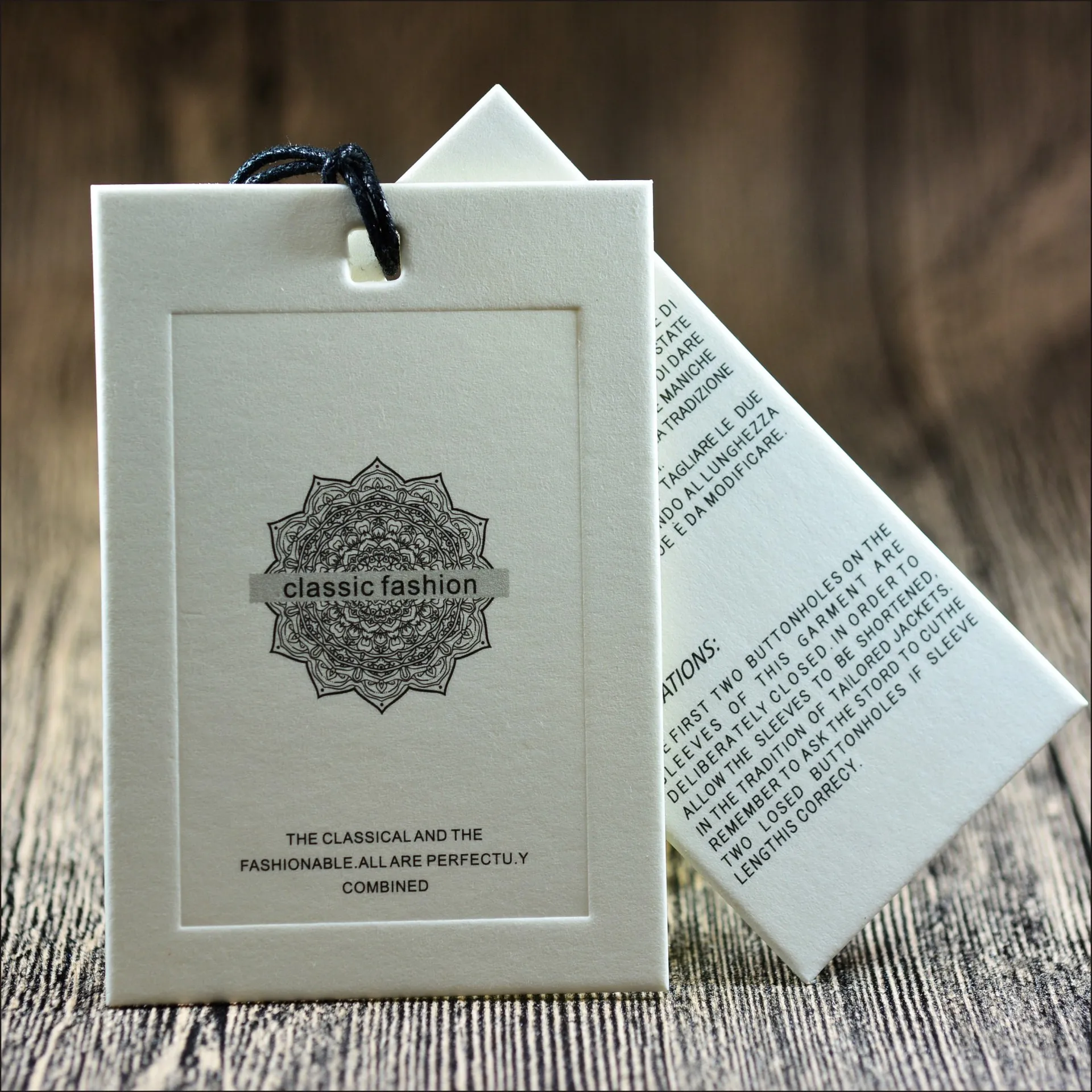 

Высококачественные бумажные крафт-бирки для одежды с хлопковой нитью