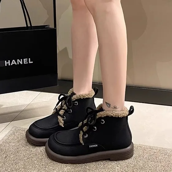 Женские ботинки на плоском каблуке. Зимняя обувь для женщин. Австралийские