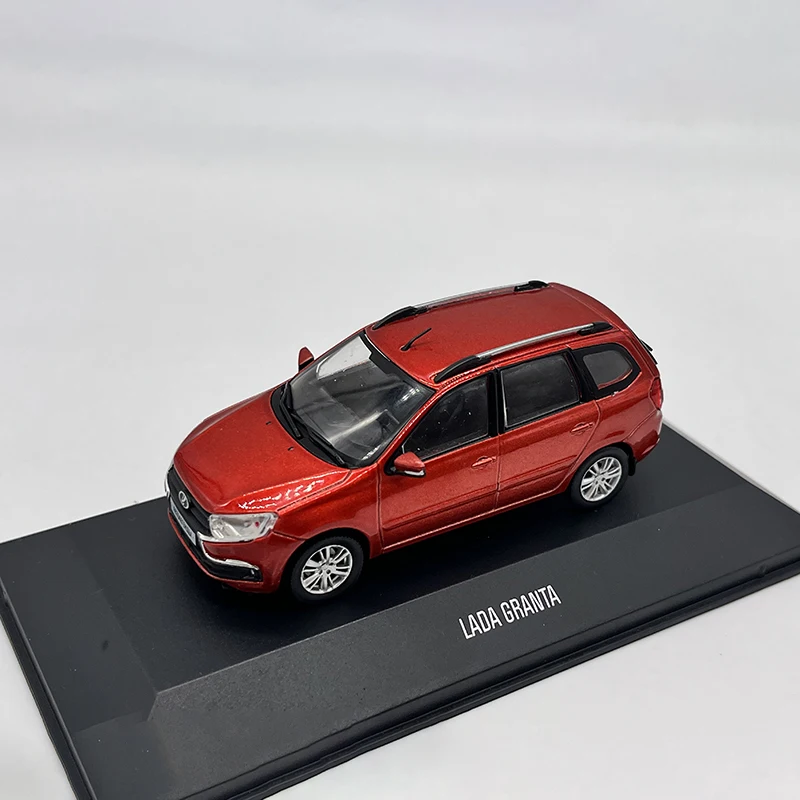 

Модель автомобиля из сплава под давлением IXO, масштаб 1/43, Lada GRANTA, коллекционные украшения, украшение для автомобиля, игрушка