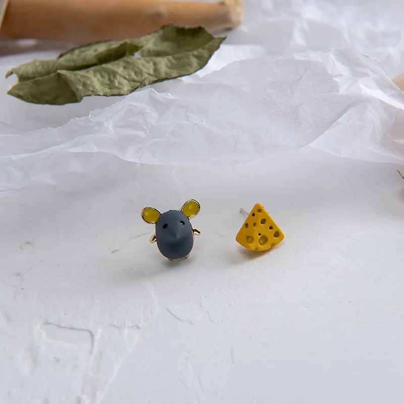 Асимметричные милые серьги в виде маленькой мыши бриллианты новинка 2023