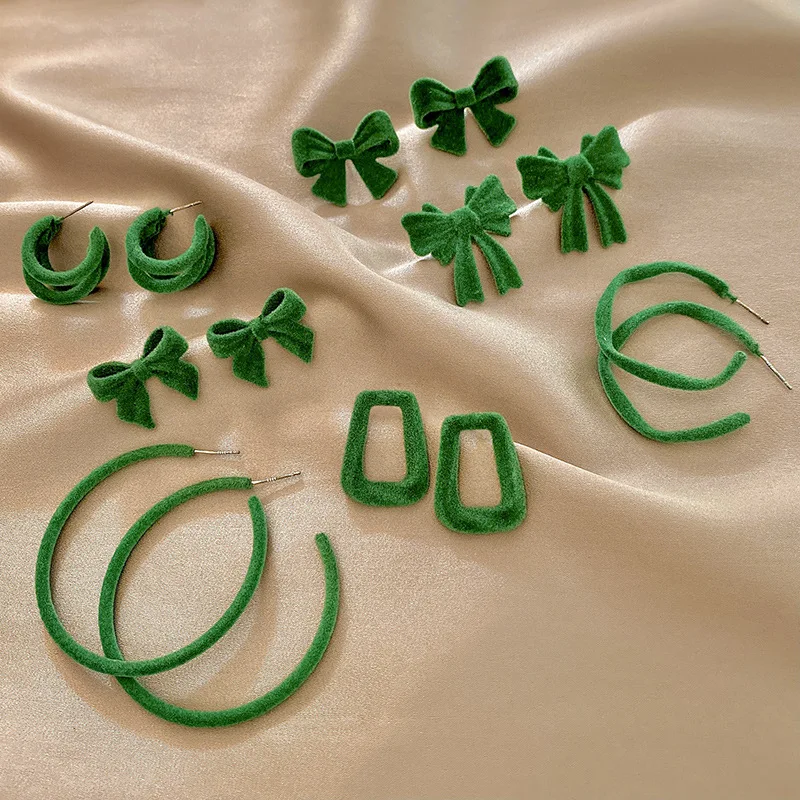 

Vintage Geometric Earrings for Women Simple Flocking Green Round Bowknot Stud Hoop Earring Party Fashion Jewelry Accessories