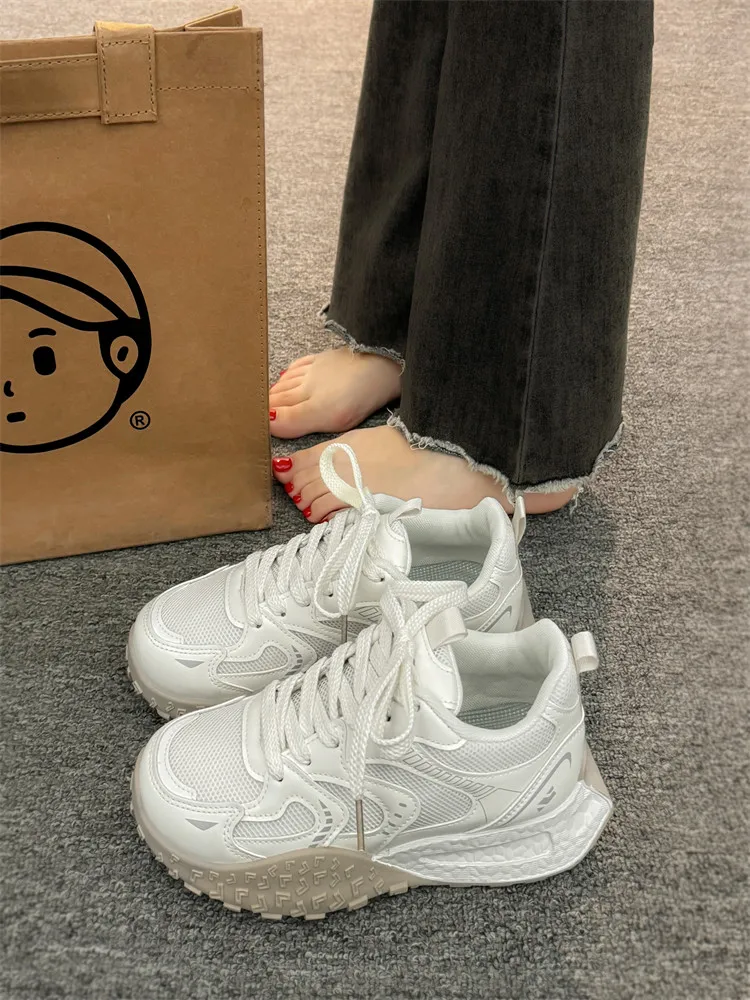 Женские кроссовки женская обувь летняя модные на платформе для бега с розами 2024