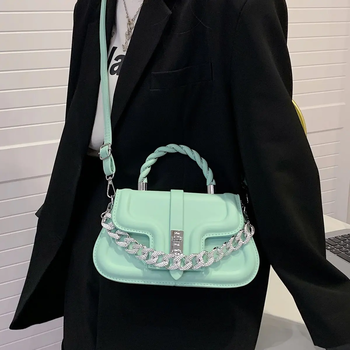 

Новинка 2022, Модная Портативная сумка-мессенджер через плечо, сумка-седло с усовершенствованной текстурой