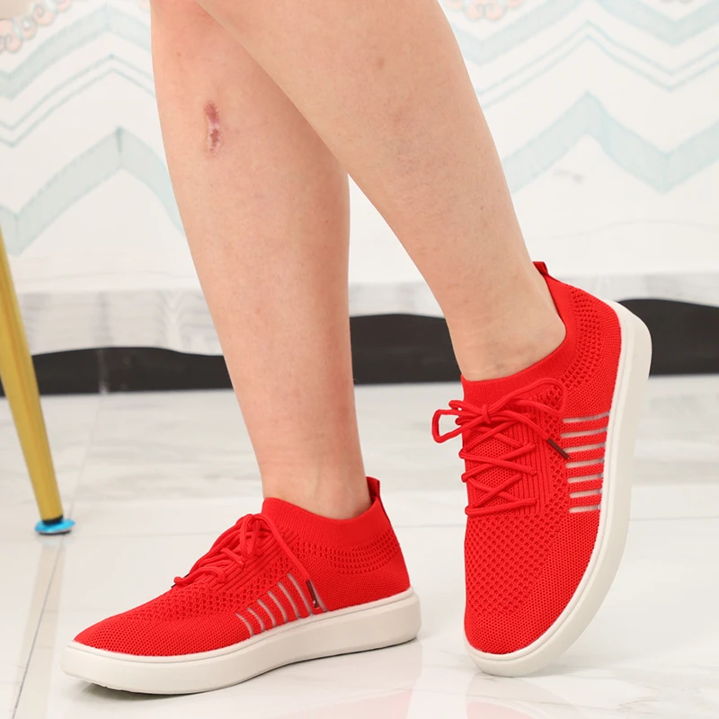 

Женские сетчатые дышащие кроссовки, эластичная вязаная повседневная обувь на платформе, прогулочная обувь с вулканизированной подошвой, н...