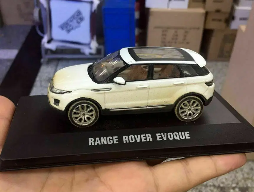 

1/43 Scale Die-Cast Model Car Range Rover Evoque white 2011 Especial New in Box