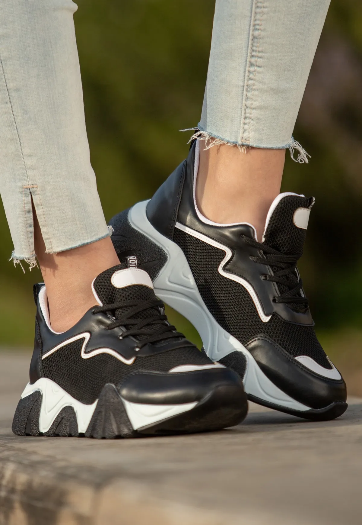 

Renz White Skin Lace-Up Sports Shoes