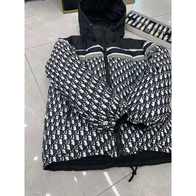 Женский зимний пуховик на молнии