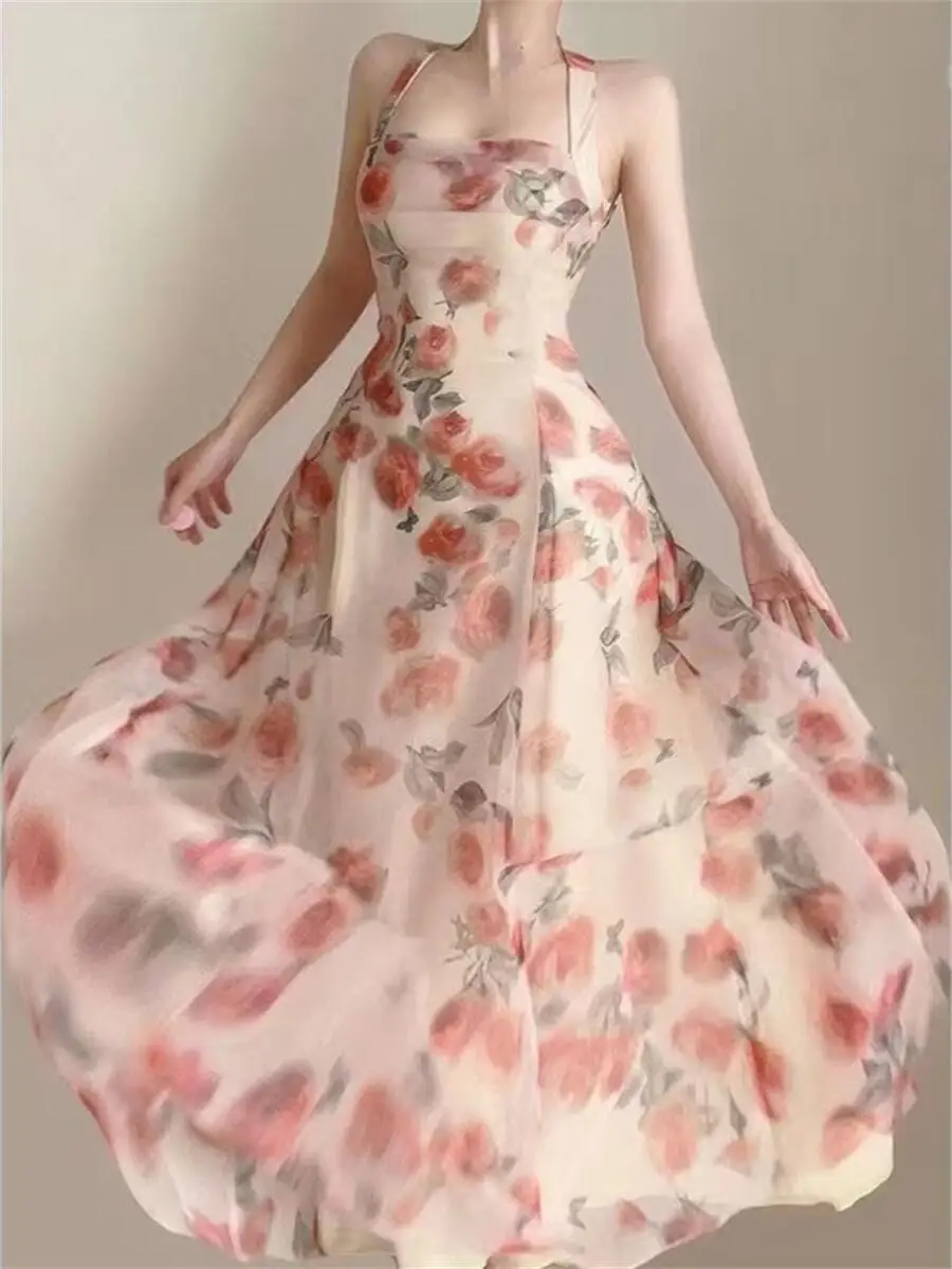 Рисунок 3 - Женское облегающее платье с цветочным принтом