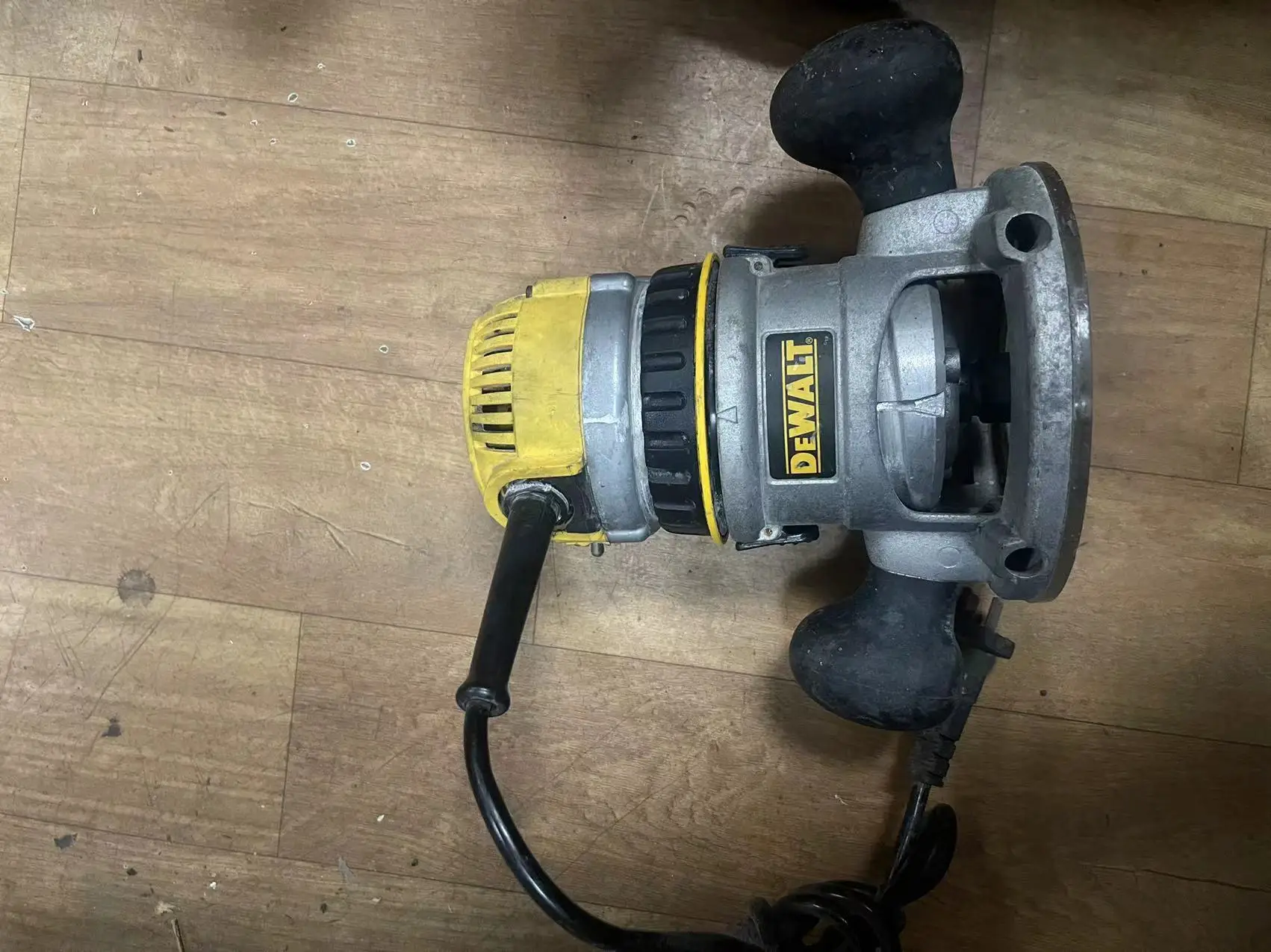Dewalt DW618 2-1/4 HP Electronic Variable Speed Fixed Base &