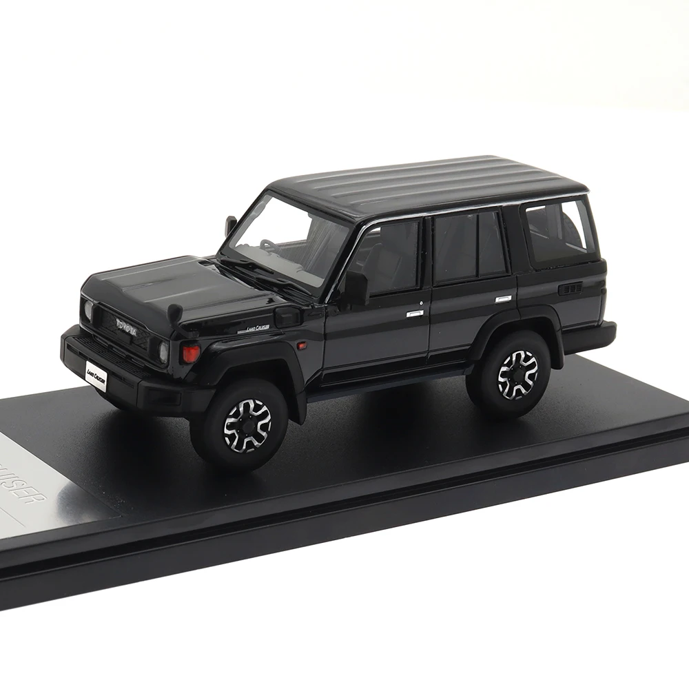 Металлическая модель автомобиля 1/43 TOYOTA LAND CRUISER