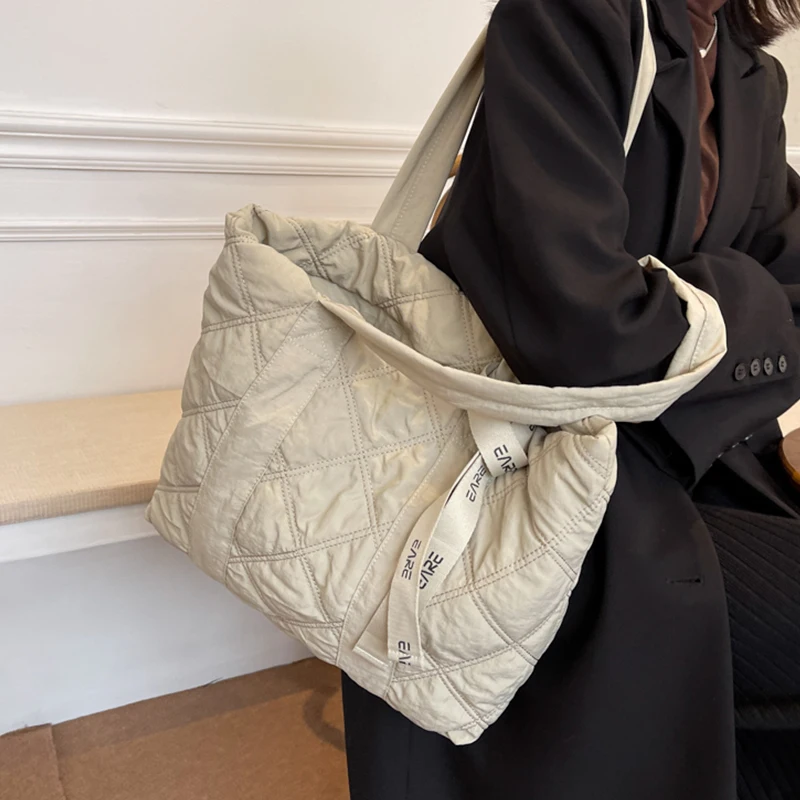 Luxury design handbags for women 2022 winter soft Down space tote bag Fashion Shoulder Female bag Women's purses messenger bag