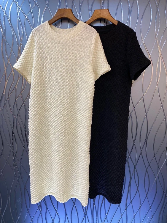 

2022 new women fashion round neck embossed jacquard decoration short sleeve T-shirt skirt dress 524