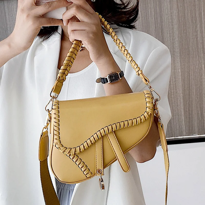 

New Fashion Saddle Women Bag One Shoulder Handle Trend Casual Hasp Zipper PU Material Polyester Inside Lock Ornament Bag
