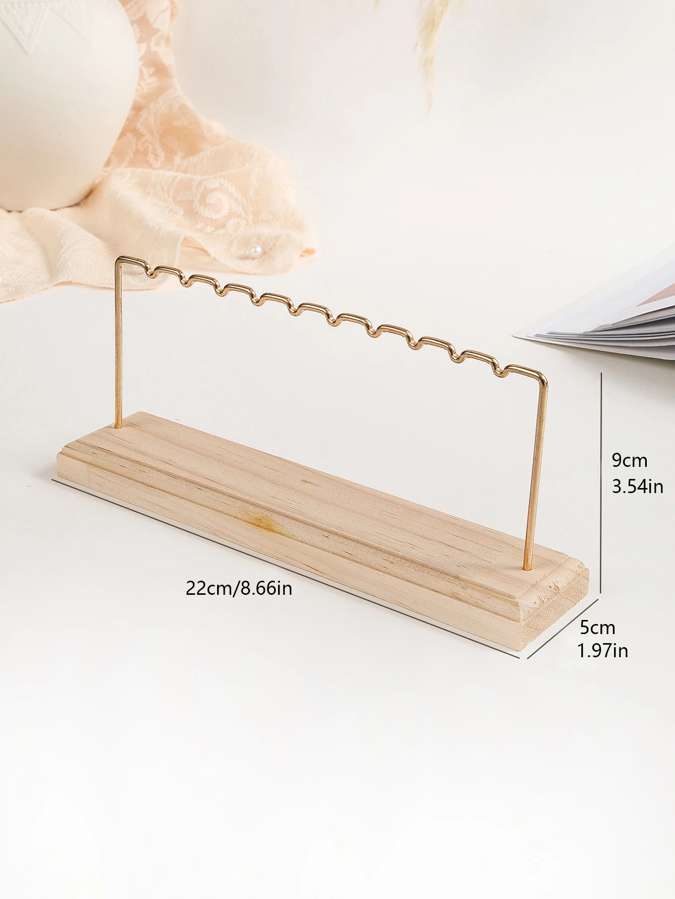 

Деревянная подставка для украшений