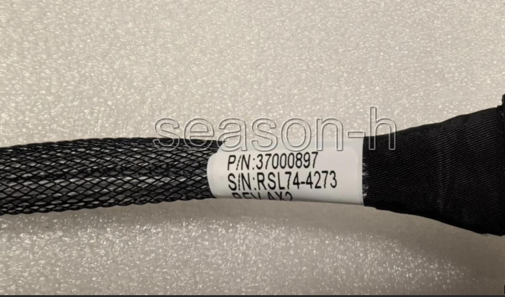 37000897 RSL74-4273 4.0 SFF-8654 8i 74-контактный кабель для подключения 2x SFF-8643 4i, 40 см (art.: 3920d4dbc6a0d) - 3920d4dbc6a0d