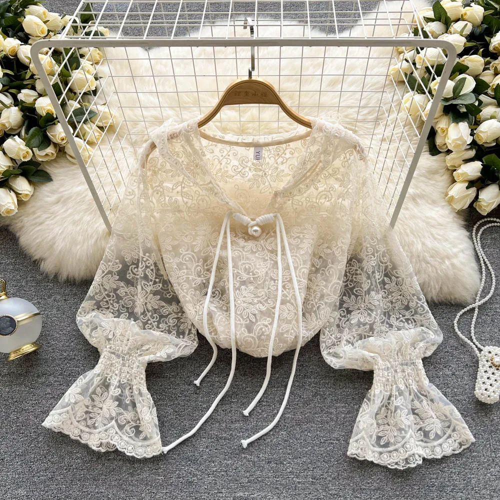

2022 Summer New Fashion Long Flare Sleeve Hooded Lace Shirt Loose Sunscreen Tops Women Elegant Blusones De Mujer E452