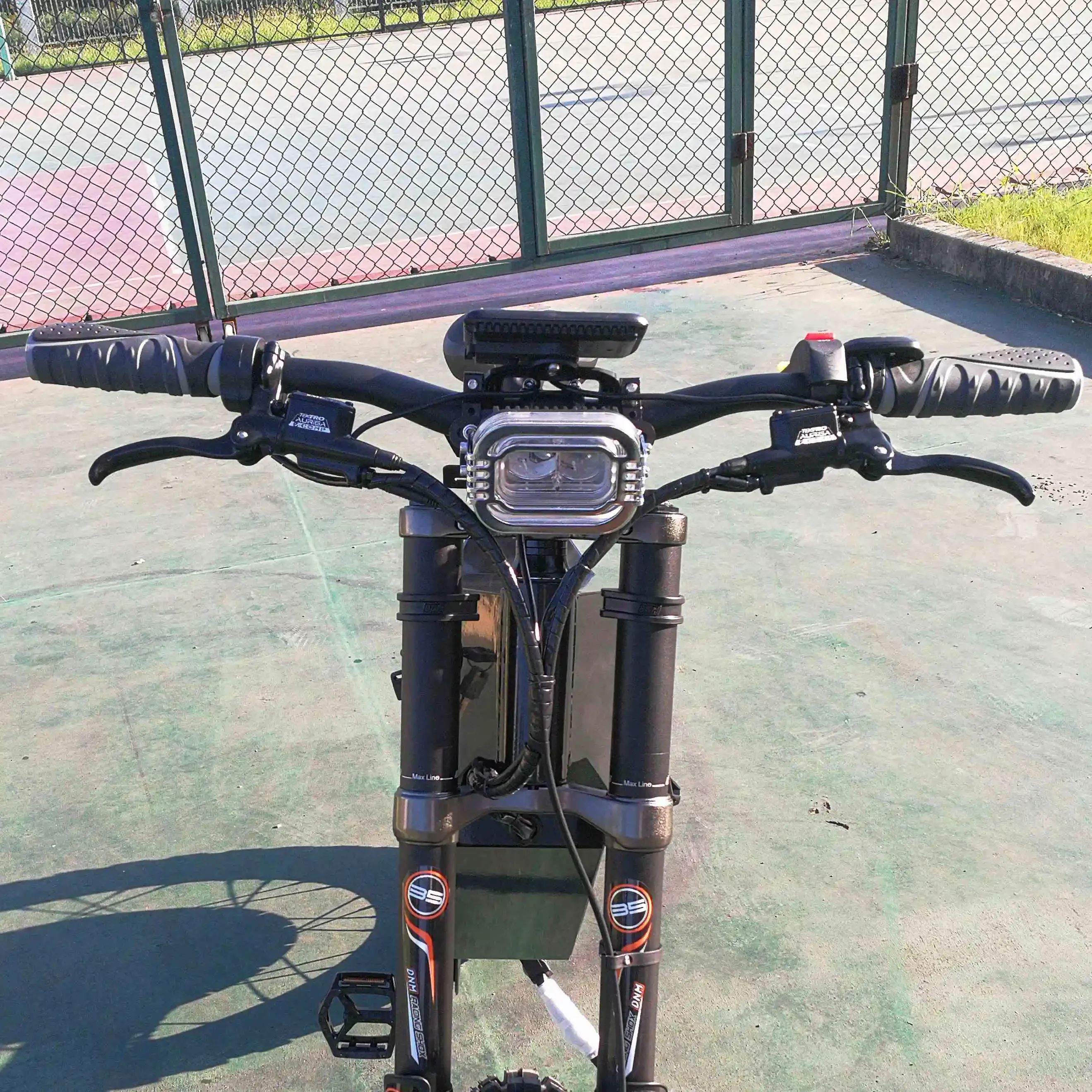 Передняя вилка велосипеда для горного