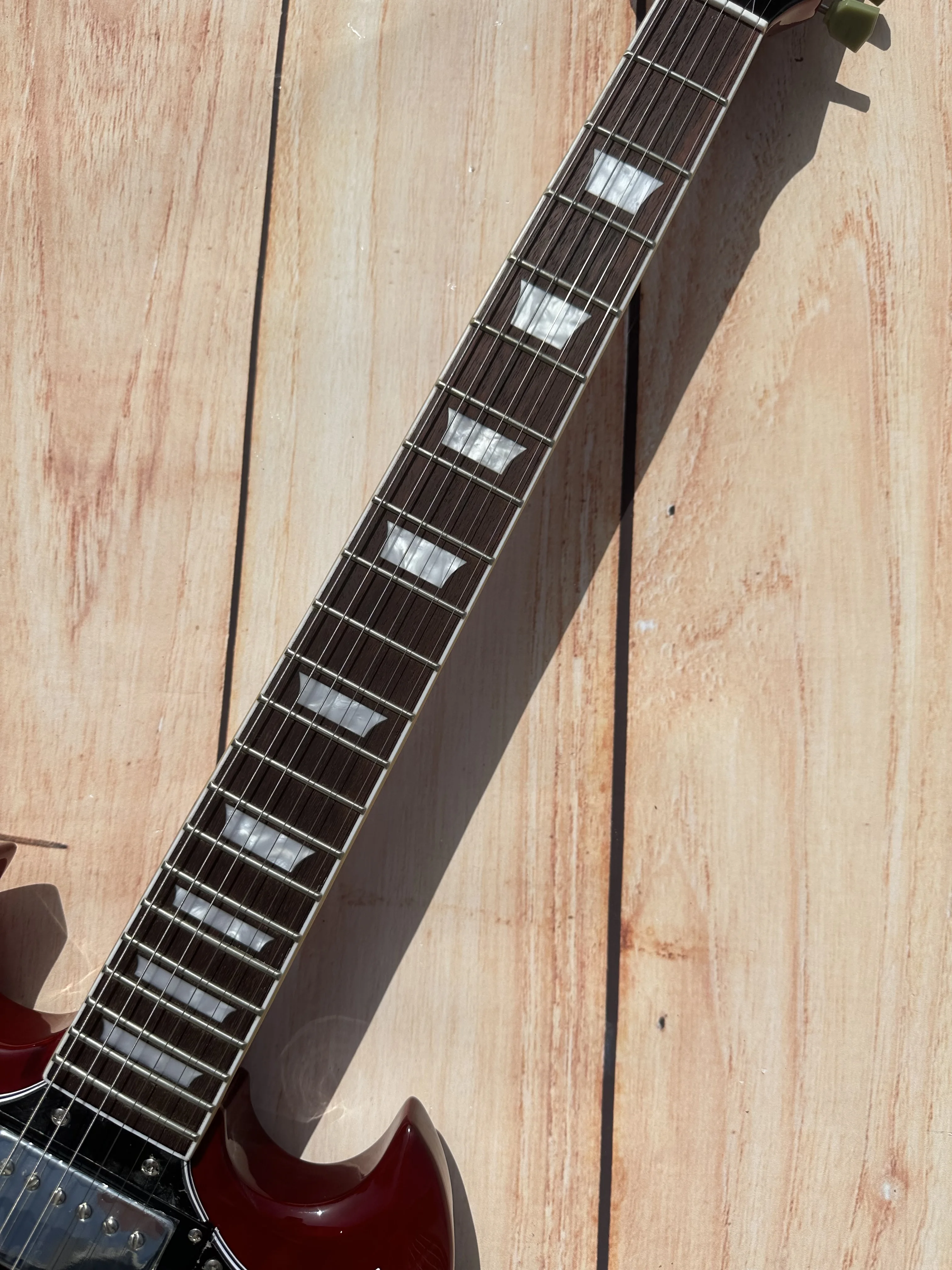 Стандартная электрогитара SG инкрустация цветочным горшком винно-красный