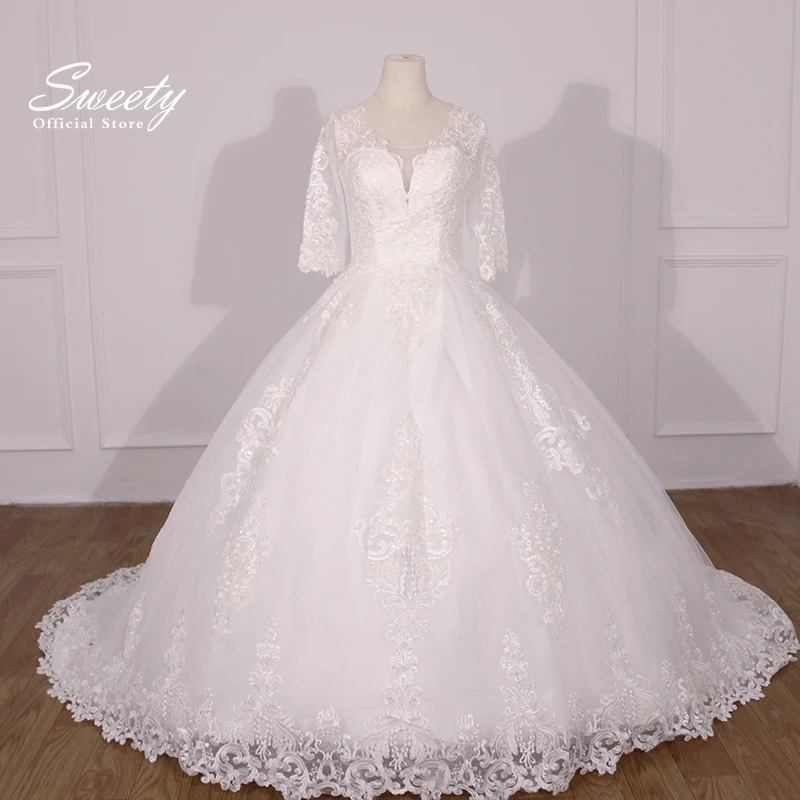 

Elegant Wedding Dress Organza With Embroidery Ball Gown Train Boatneck Sleeveless bridal Gown Backless Vintage Vestido De Novia