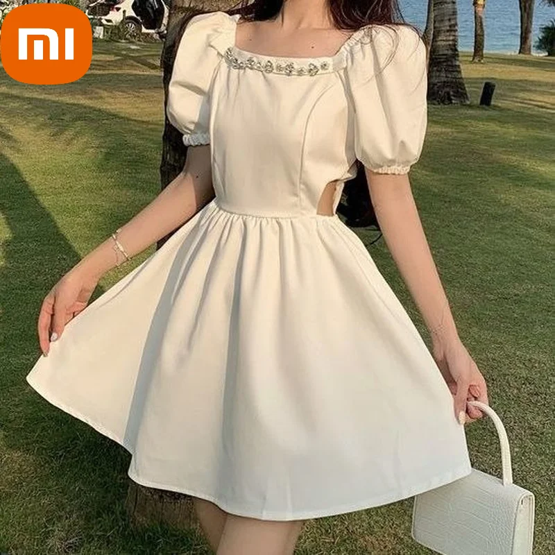 

Платье женское средней длины с высокой талией и открытой спиной