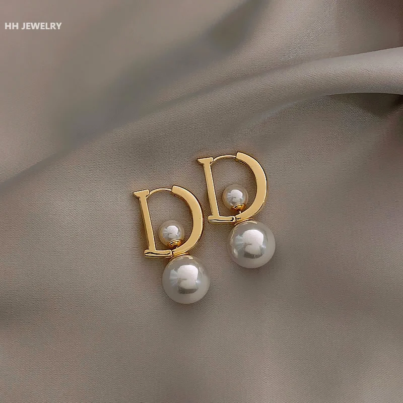 

18K Gold Plated Letter D Pearl Korean New Fashion Jewelry Earrings Before After Elegant Women's Daily Versatile Accessories